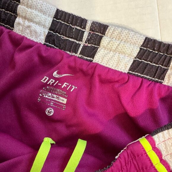Nike Pink Women's Shorts - Picture 3 of 4